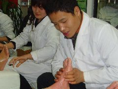 学修脚学费是多少，每所黉舍之间差别大吗？